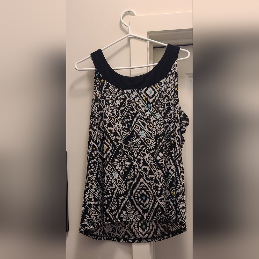 Tanjay Black & White Tank Top | Size Large | Subtle Hints of Blue & Yellow